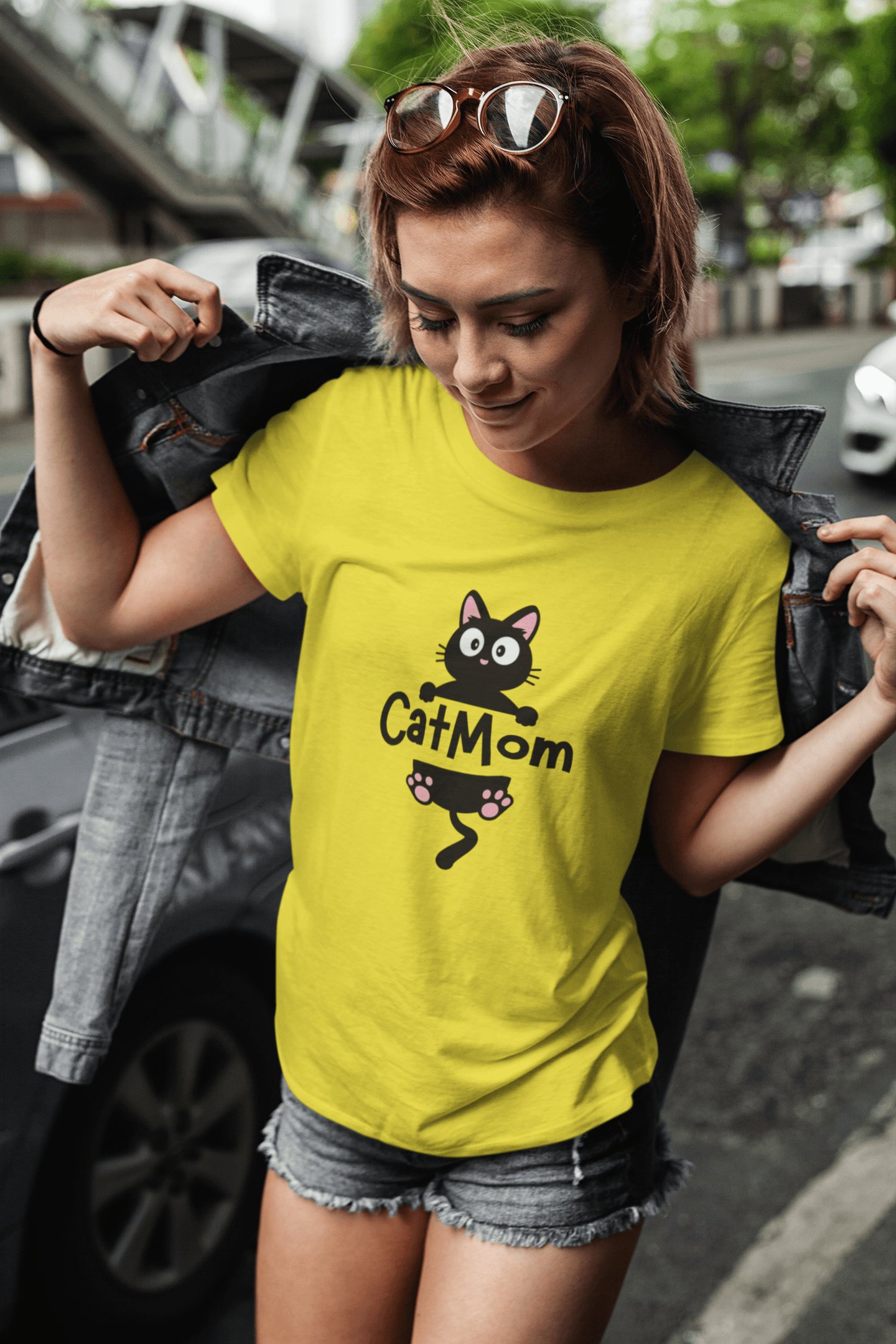 Cat Mom - Classic Fit T-Shirt - Sooto