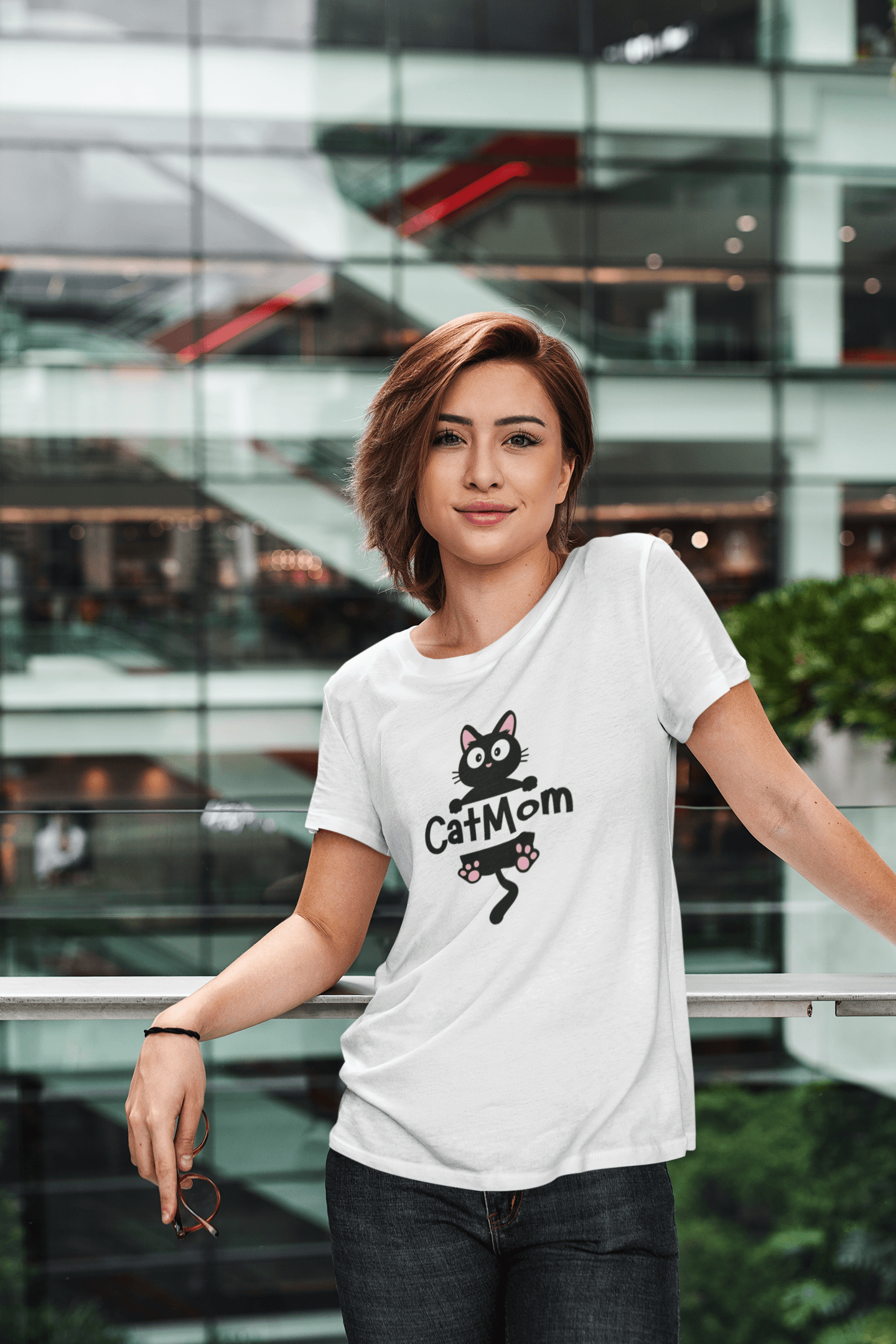 Cat Mom - Classic Fit T-Shirt - Sooto