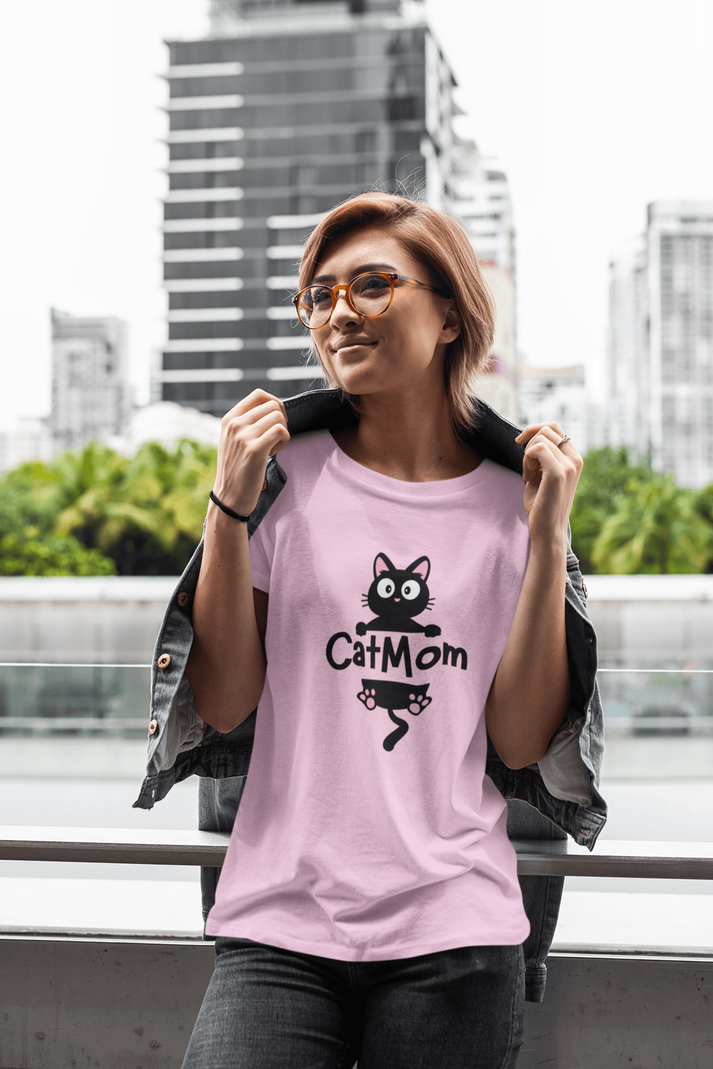 Cat Mom - Classic Fit T-Shirt - Sooto