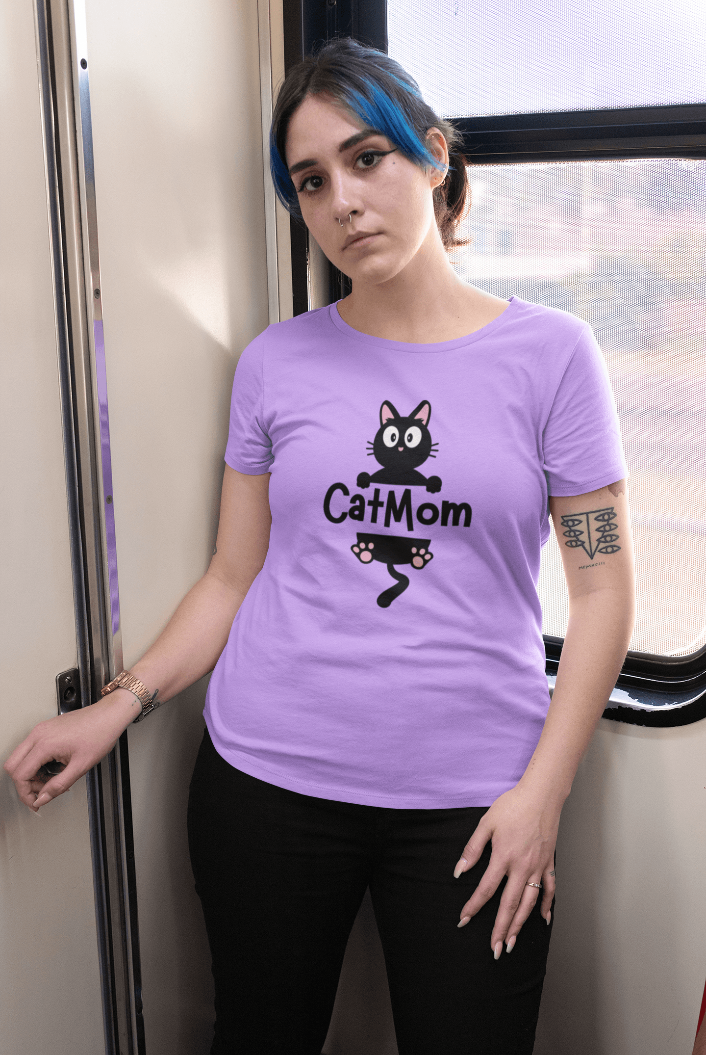 Cat Mom - Classic Fit T-Shirt - Sooto